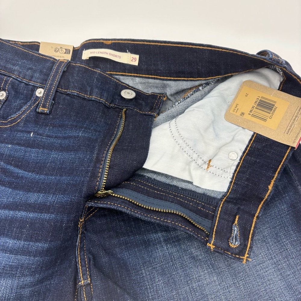 Levi’s Mid Length Shorts - Picture 7 of 12